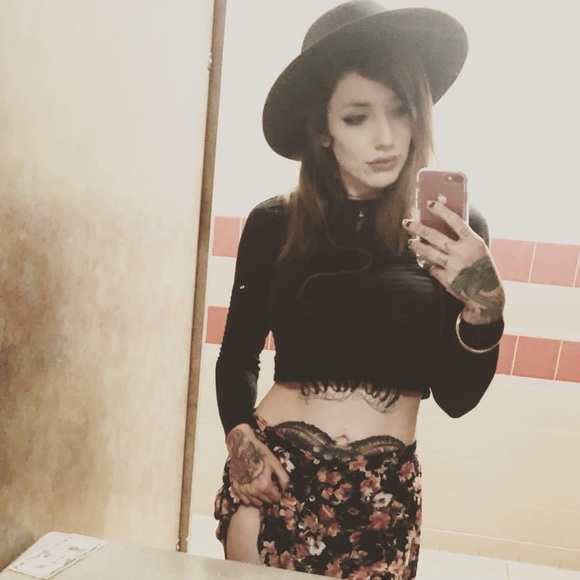 Meet your Posher, Stephanie - Picture 8 of 8